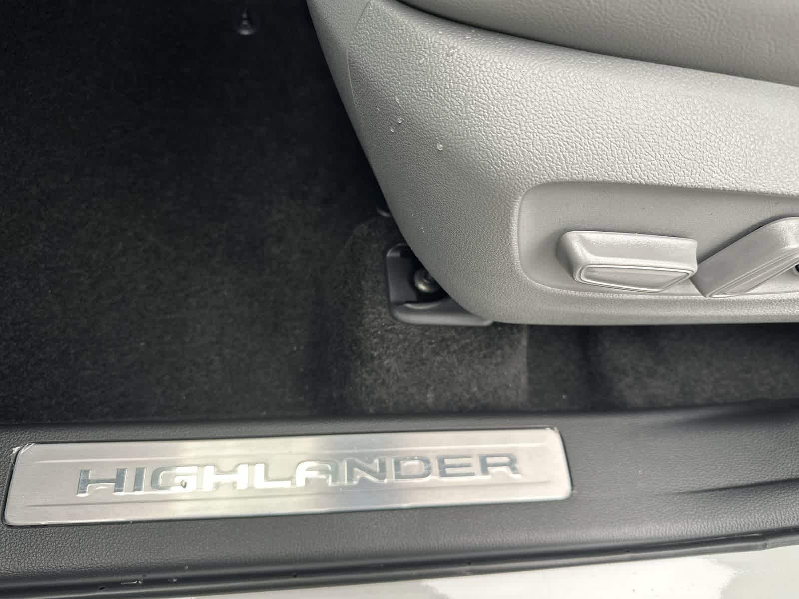 Thumbnail: 2026 Toyota Highlander - 32