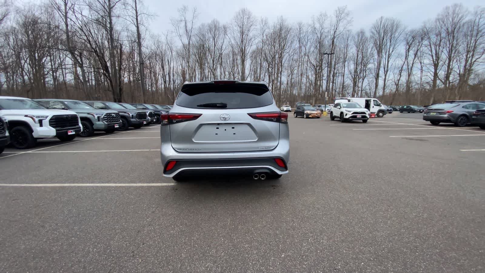 Thumbnail: 2025 Toyota Highlander - 9