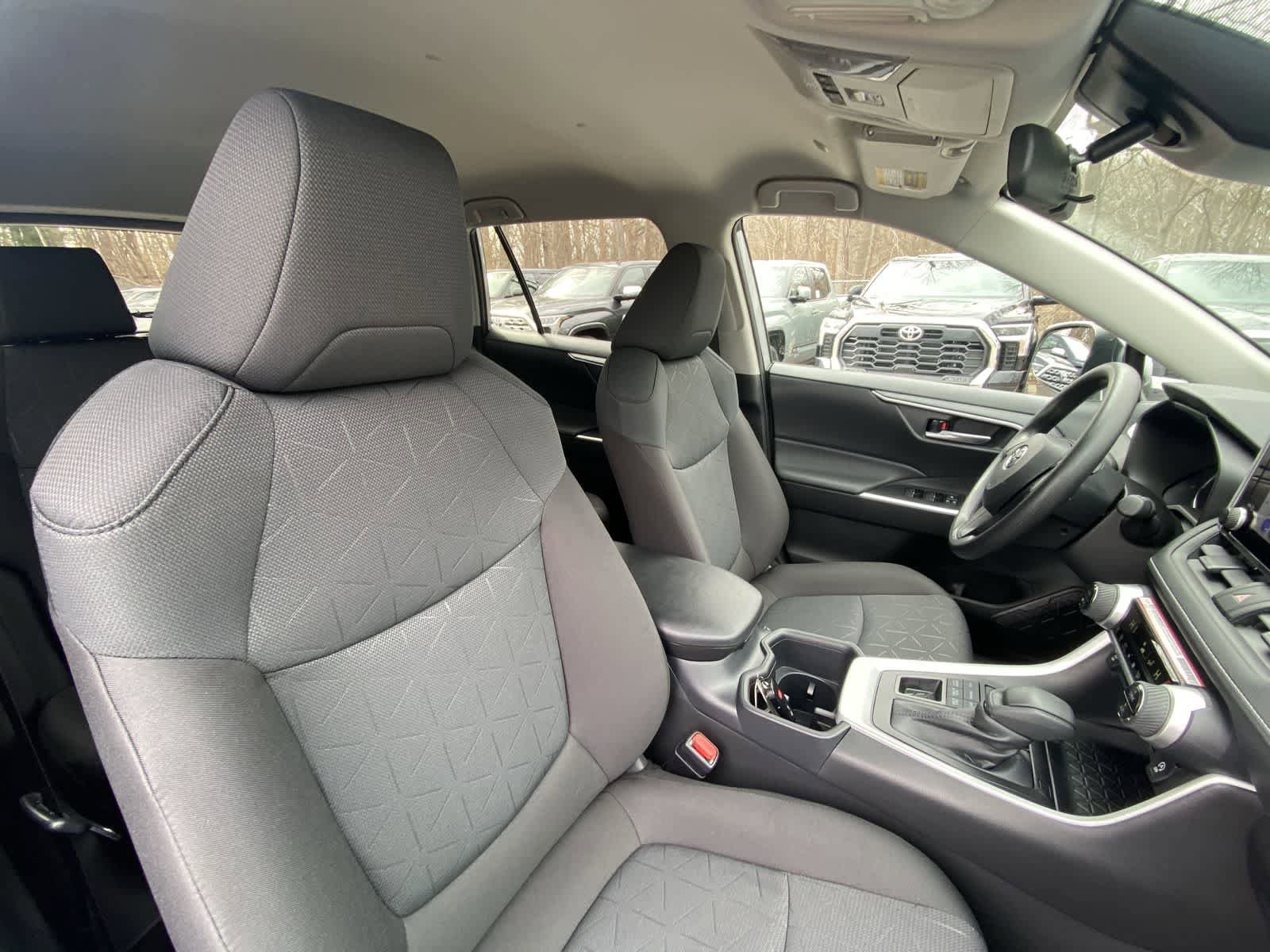 Thumbnail: 2025 Toyota RAV4 - 34