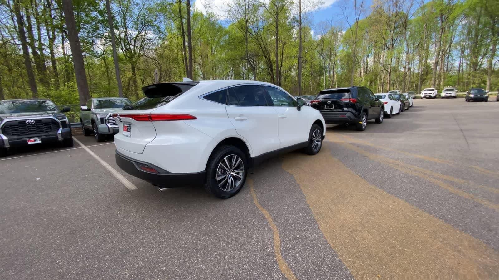 Thumbnail: 2023 Toyota Venza - 8
