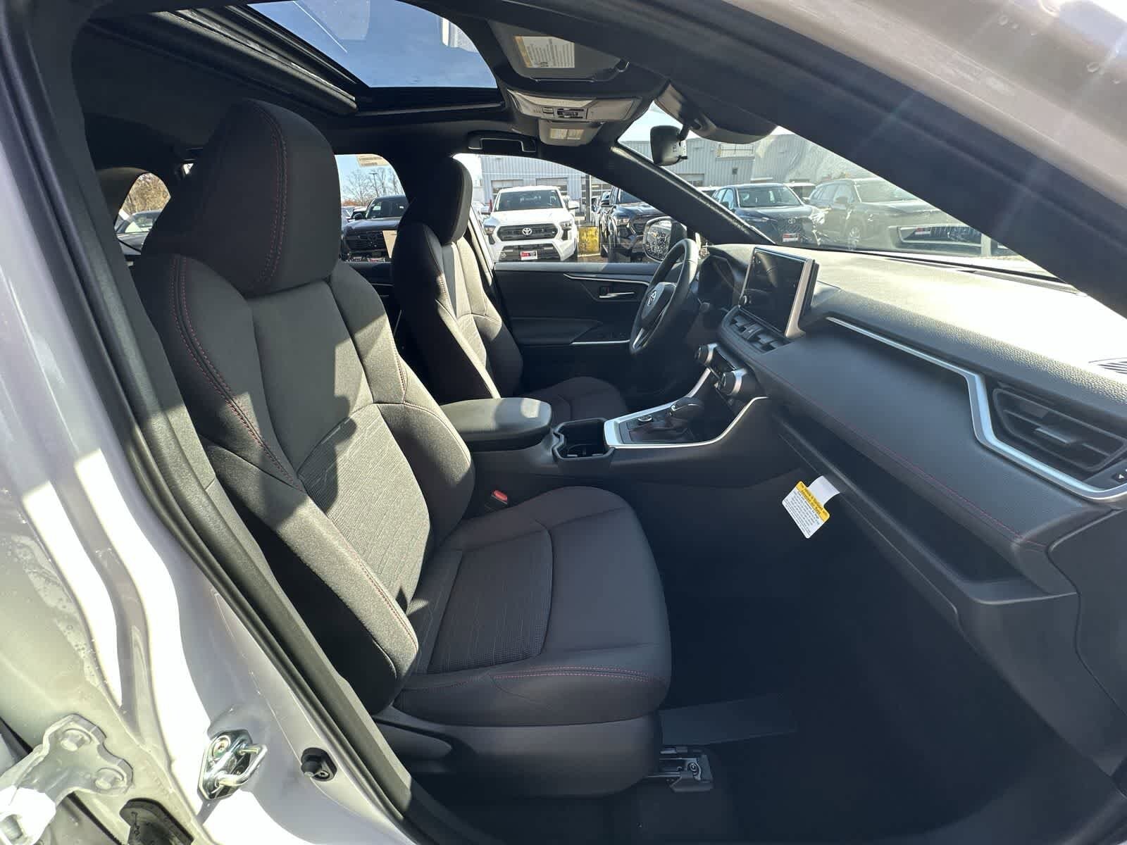 Thumbnail: 2025 Toyota RAV4 - 25