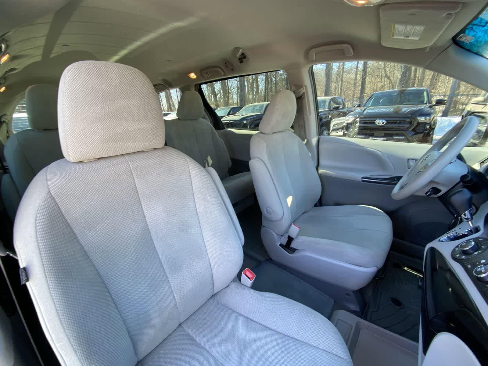 Thumbnail: 2013 Toyota Sienna - 29