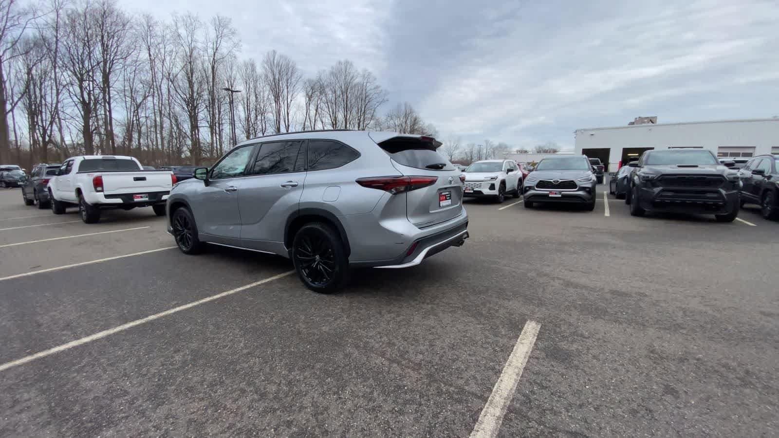 Thumbnail: 2025 Toyota Highlander - 6