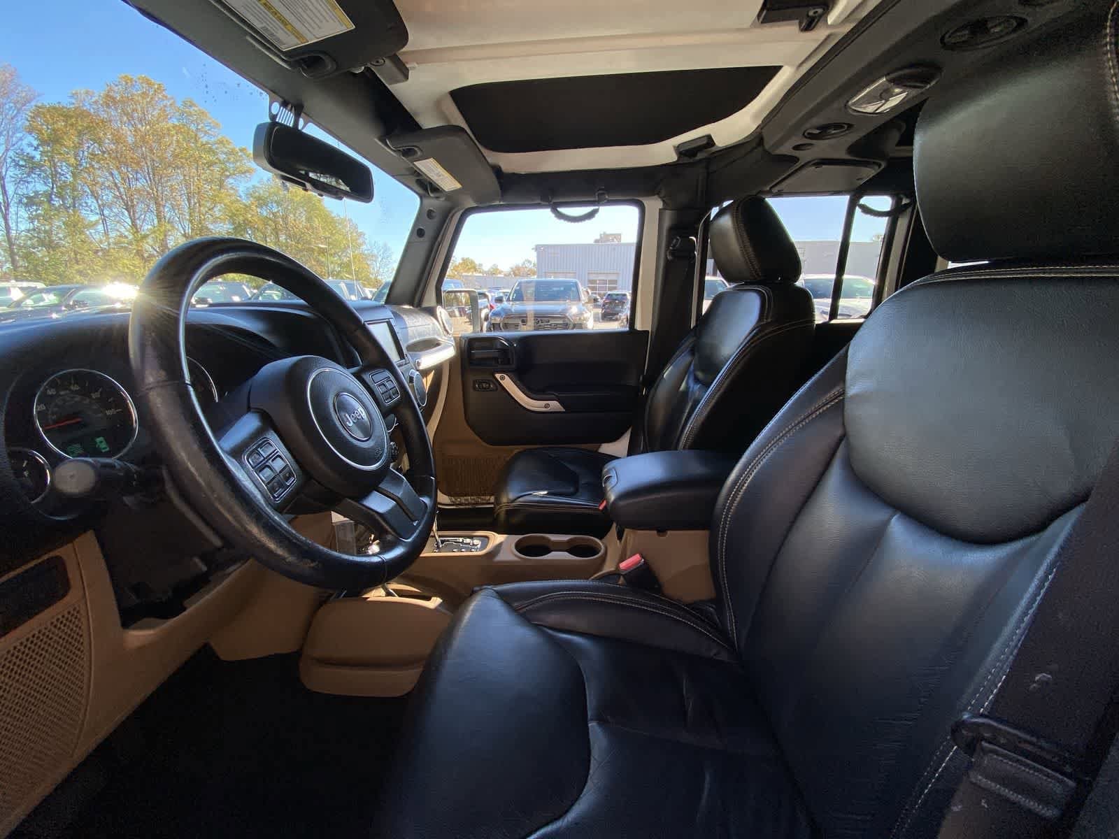 Thumbnail: 2015 Jeep Wrangler - 17