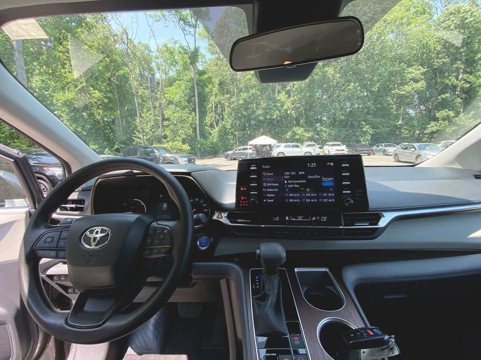 2023 Toyota Sienna LE 18