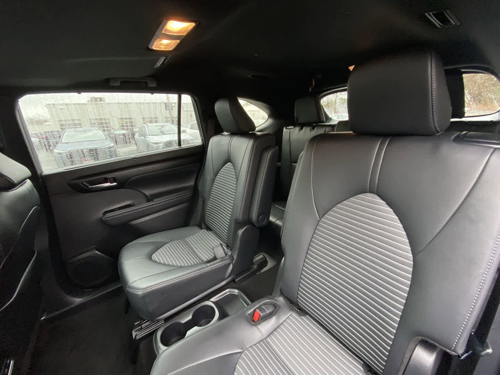 Thumbnail: 2025 Toyota Highlander - 36