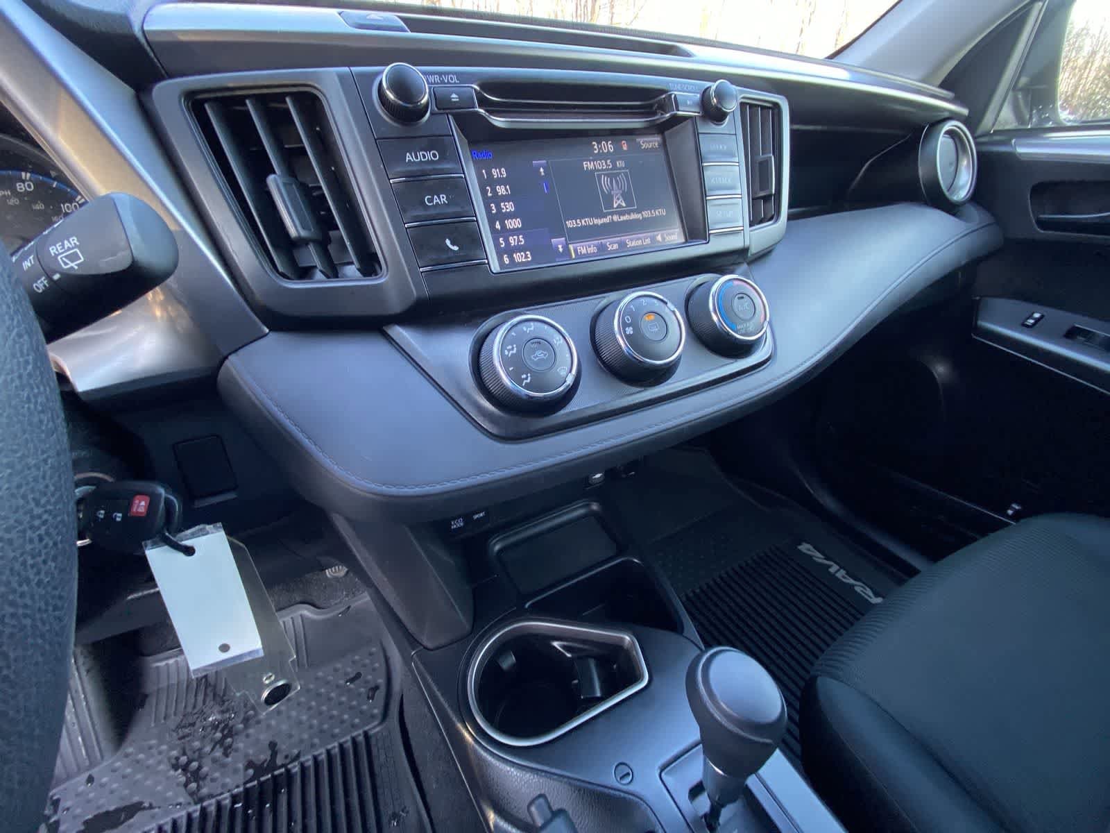 Thumbnail: 2018 Toyota RAV4 - 25