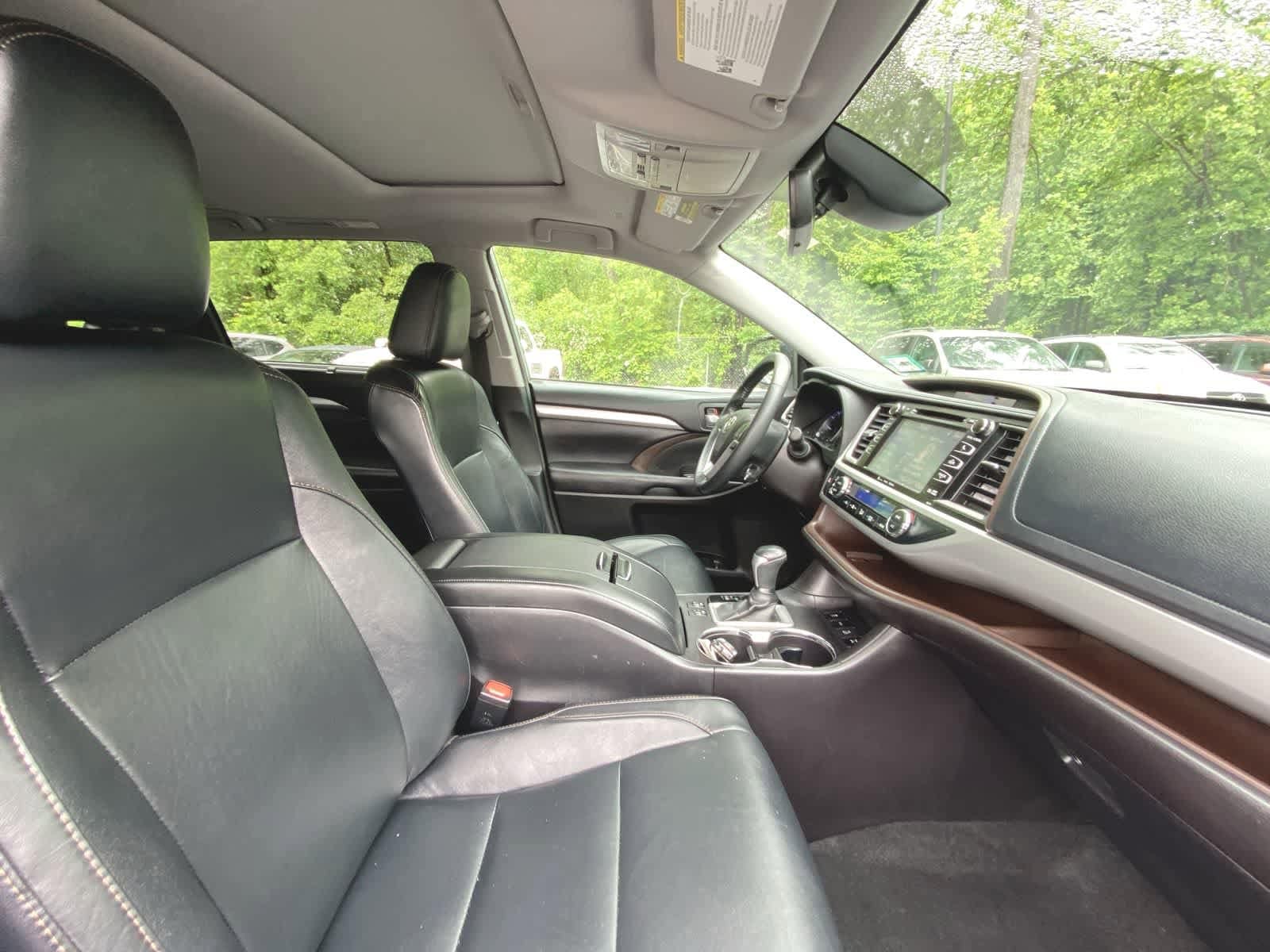 Thumbnail: 2018 Toyota Highlander - 21