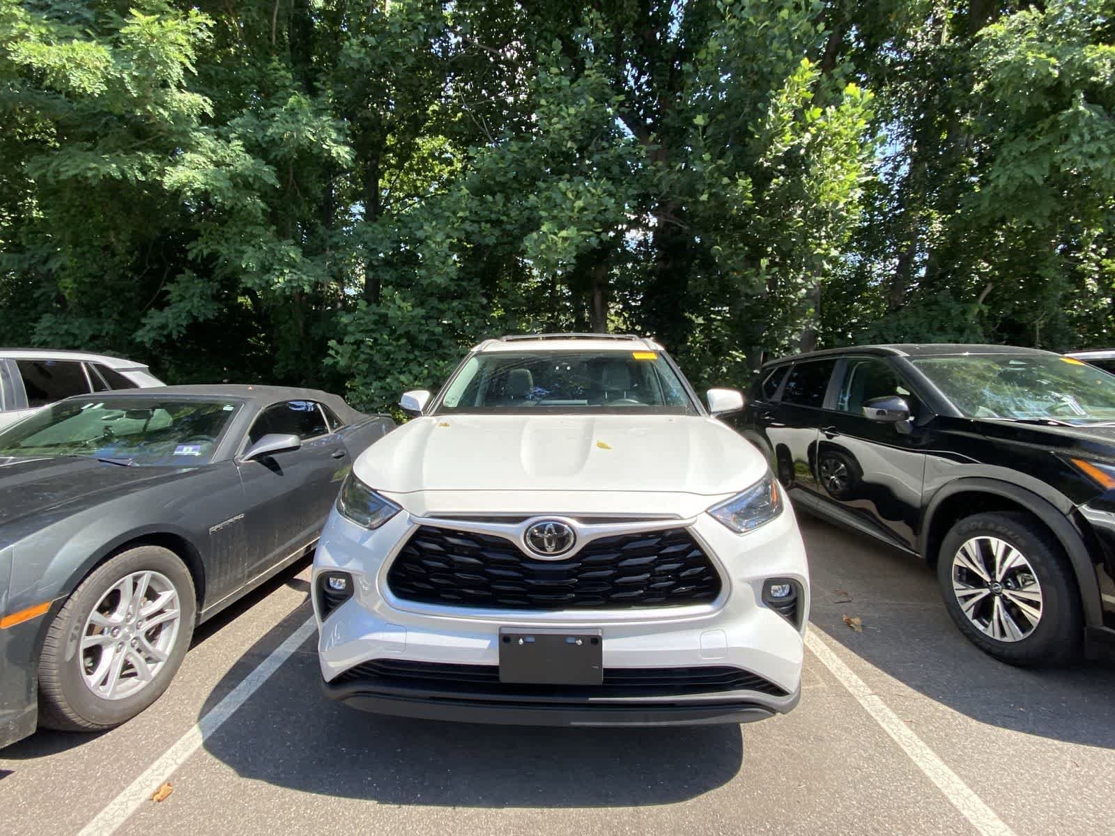 Thumbnail: 2022 Toyota Highlander - 2