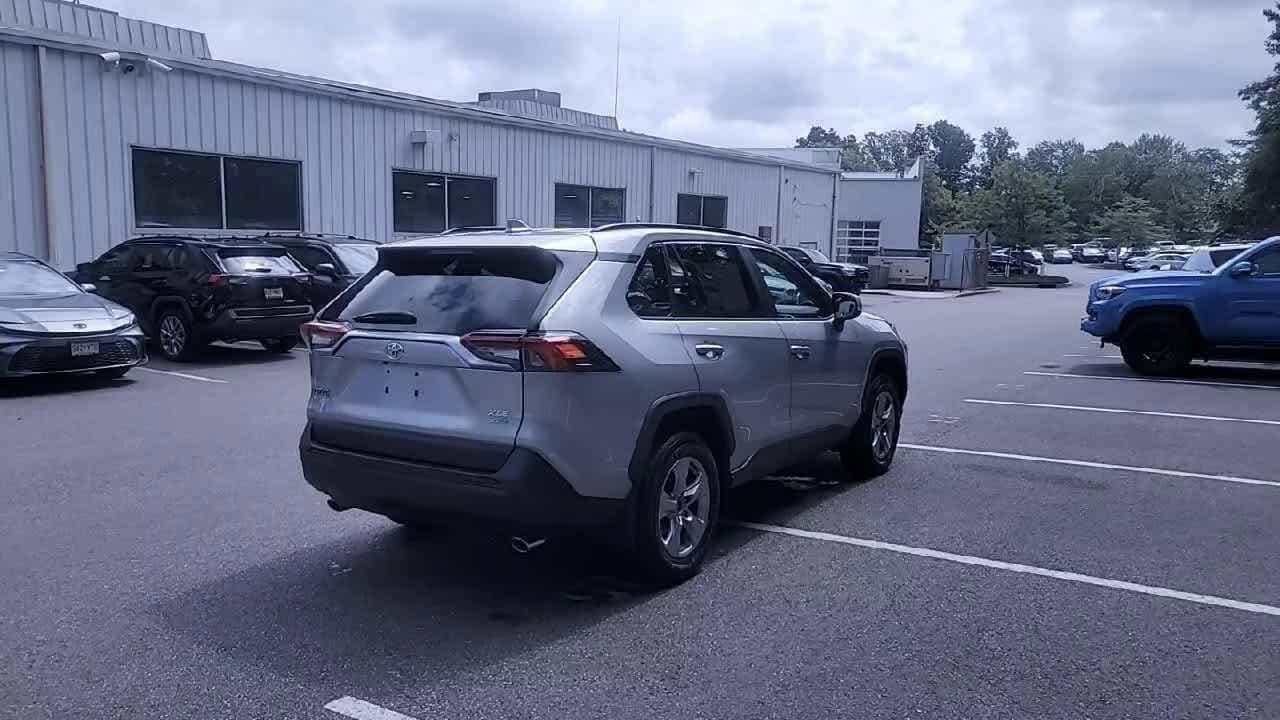 Thumbnail: 2025 Toyota RAV4 - 8