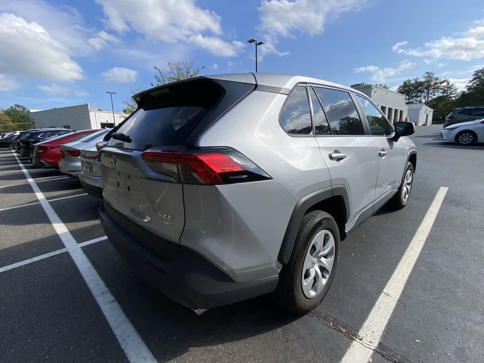 Thumbnail: 2022 Toyota RAV4 - 6