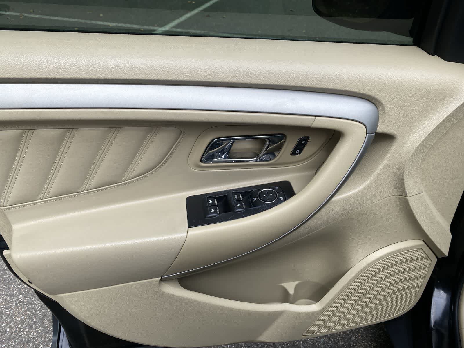 2019 Ford Taurus SE - Photo 19