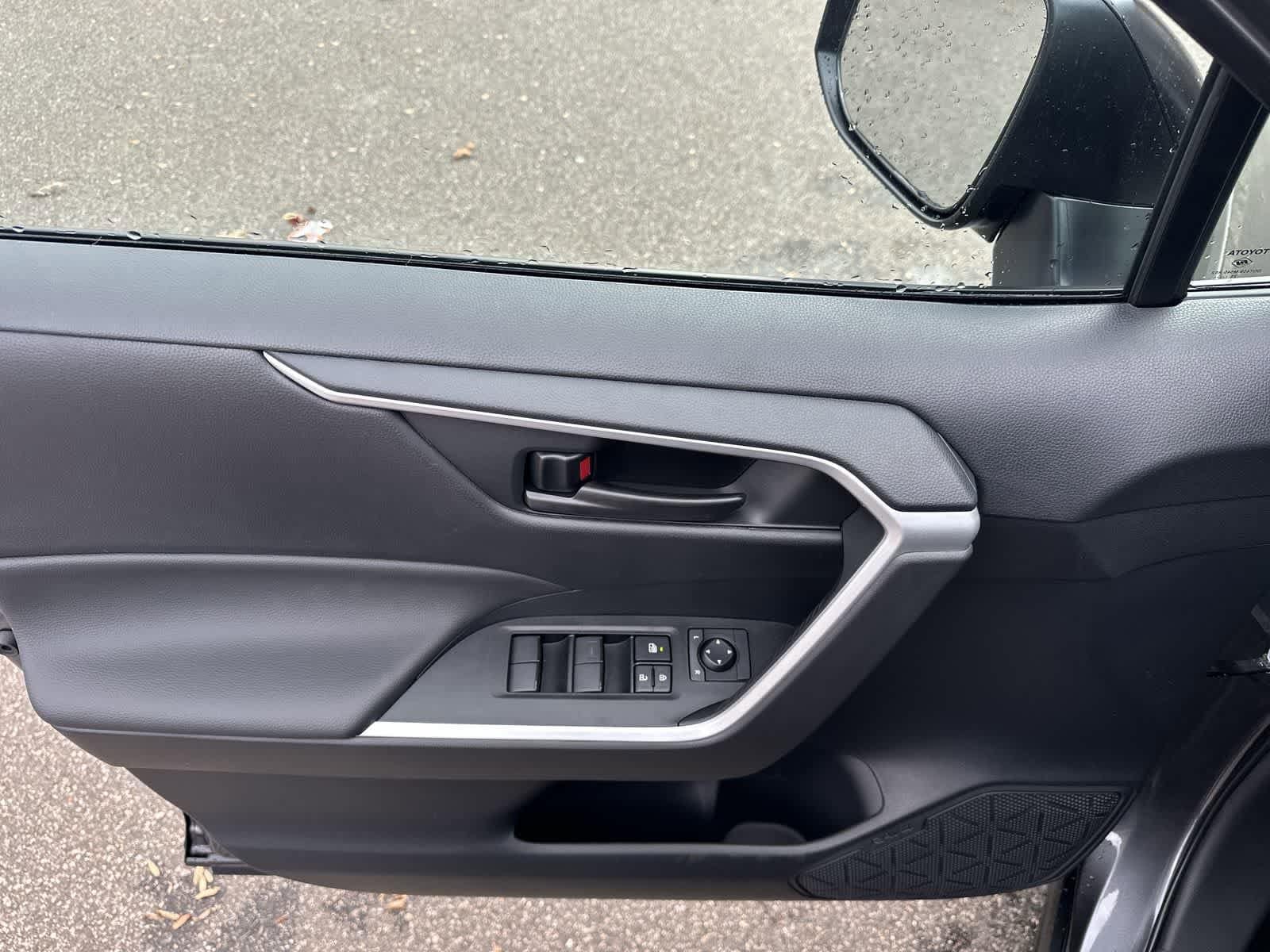 Thumbnail: 2025 Toyota RAV4 - 17