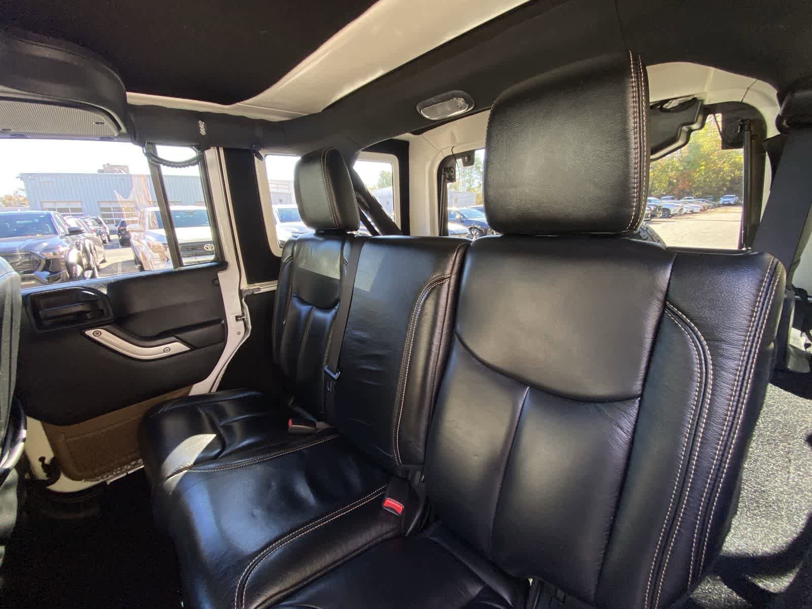 Thumbnail: 2015 Jeep Wrangler - 23