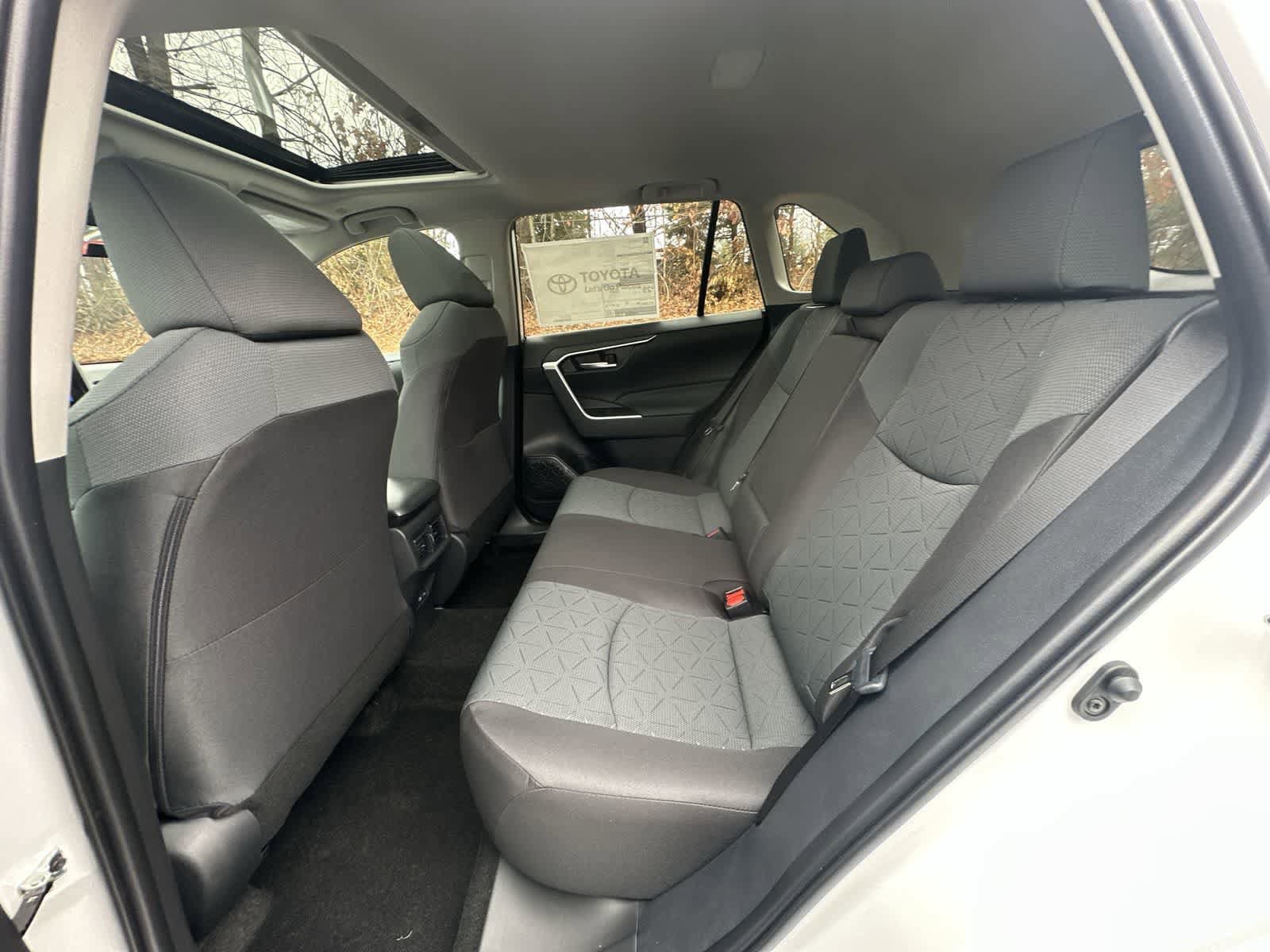 Thumbnail: 2025 Toyota RAV4 - 34