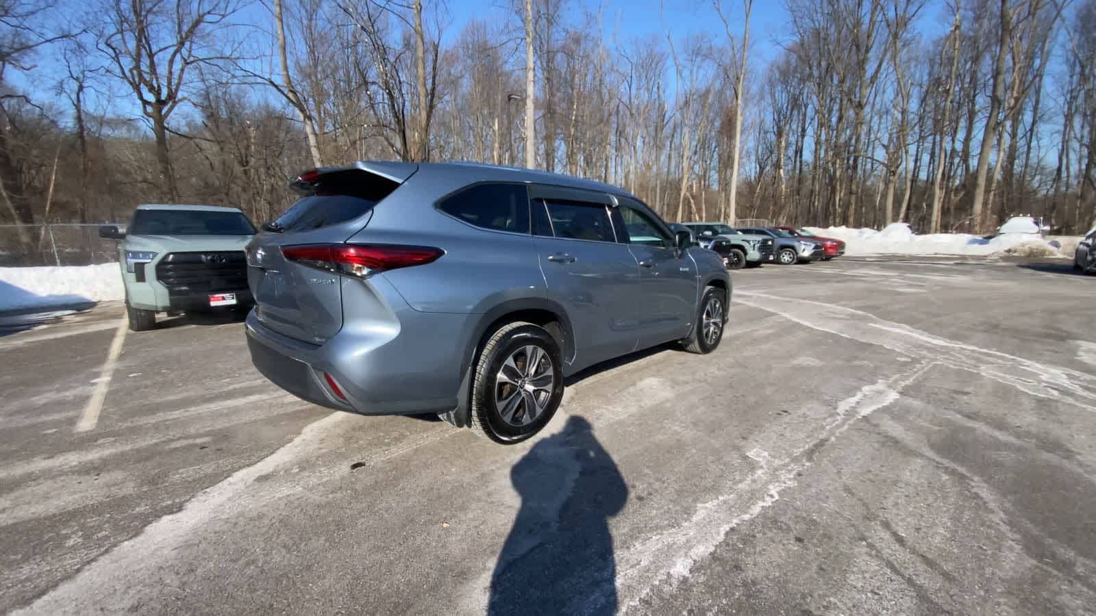 Thumbnail: 2021 Toyota Highlander - 16