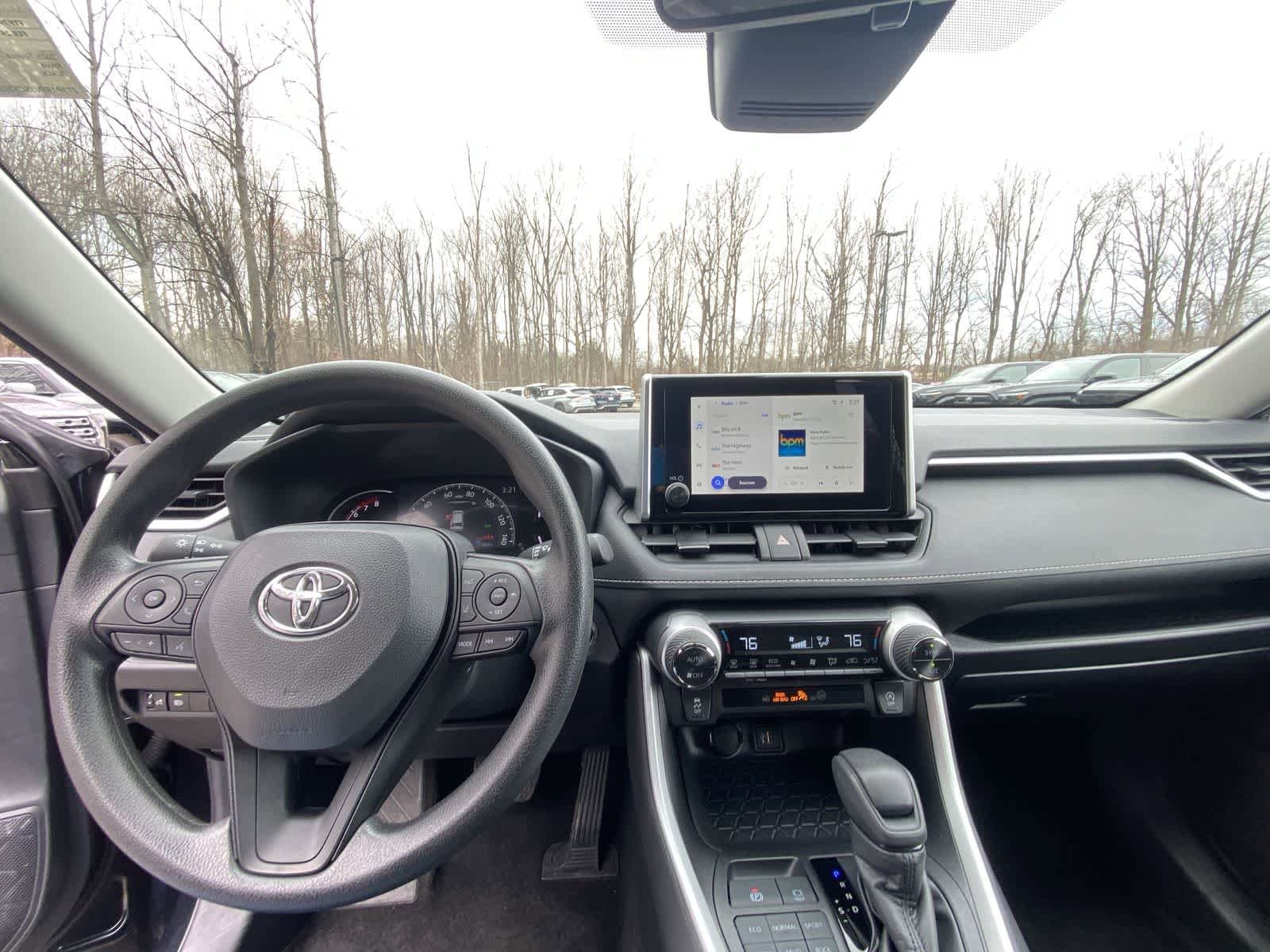 Thumbnail: 2025 Toyota RAV4 - 24