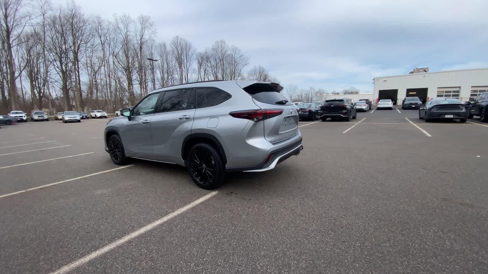 Thumbnail: 2025 Toyota Highlander - 8