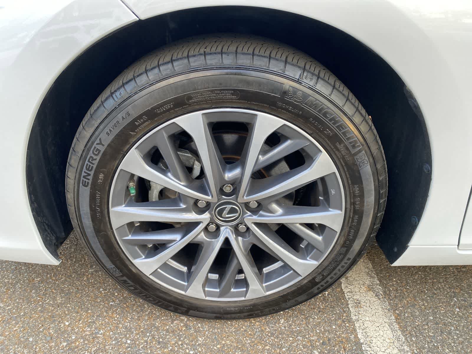 Thumbnail: 2022 Lexus ES - 17