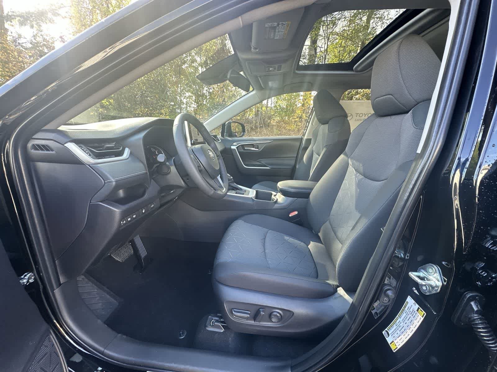 Thumbnail: 2025 Toyota RAV4 - 25