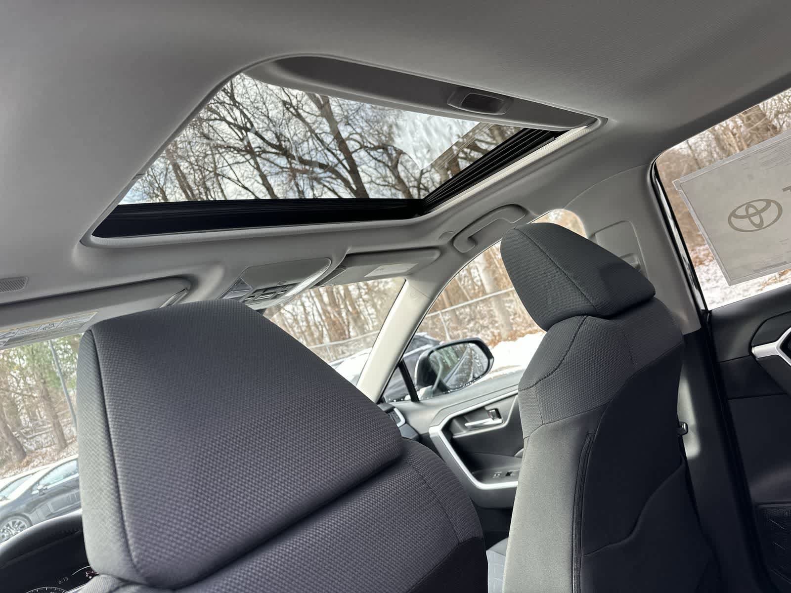 Thumbnail: 2025 Toyota RAV4 - 34