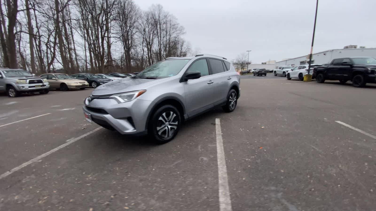 Thumbnail: 2016 Toyota RAV4 - 10