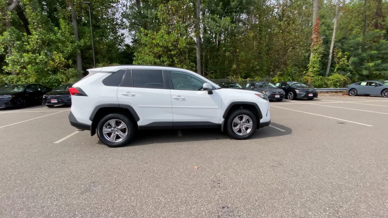 Thumbnail: 2022 Toyota RAV4 - 9