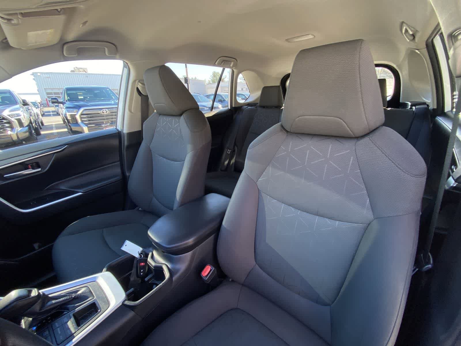 Thumbnail: 2024 Toyota RAV4 - 25