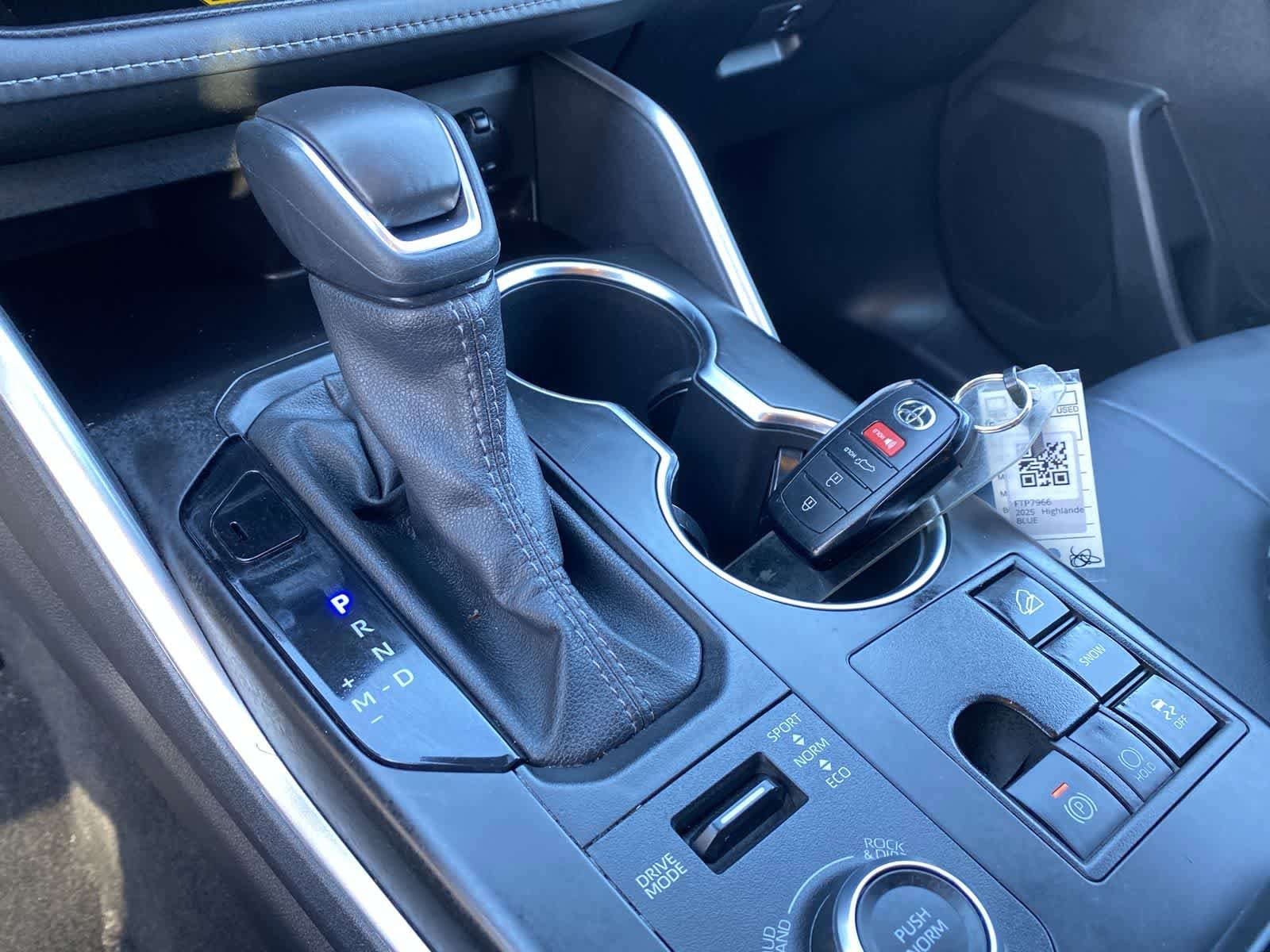 Thumbnail: 2025 Toyota Highlander - 32