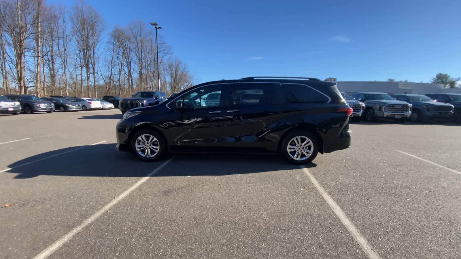 Thumbnail: 2023 Toyota Sienna - 6