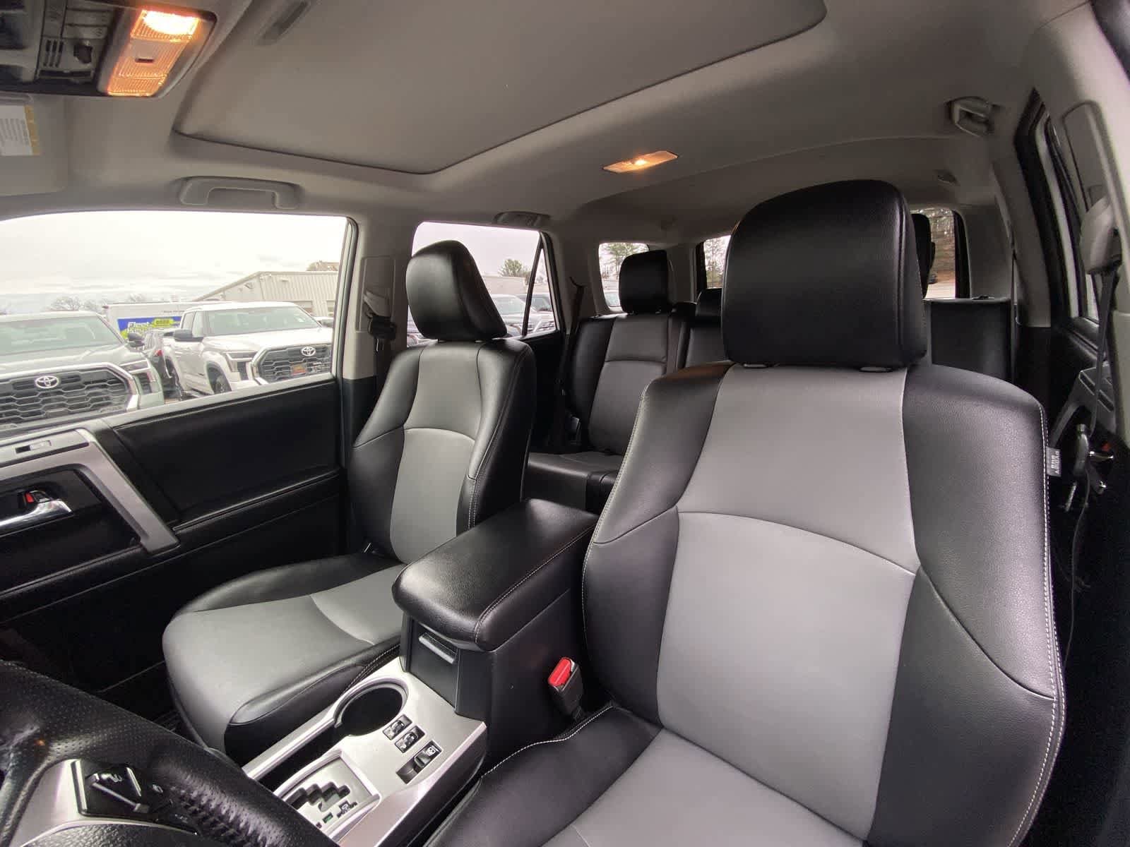 Thumbnail: 2016 Toyota 4Runner - 25