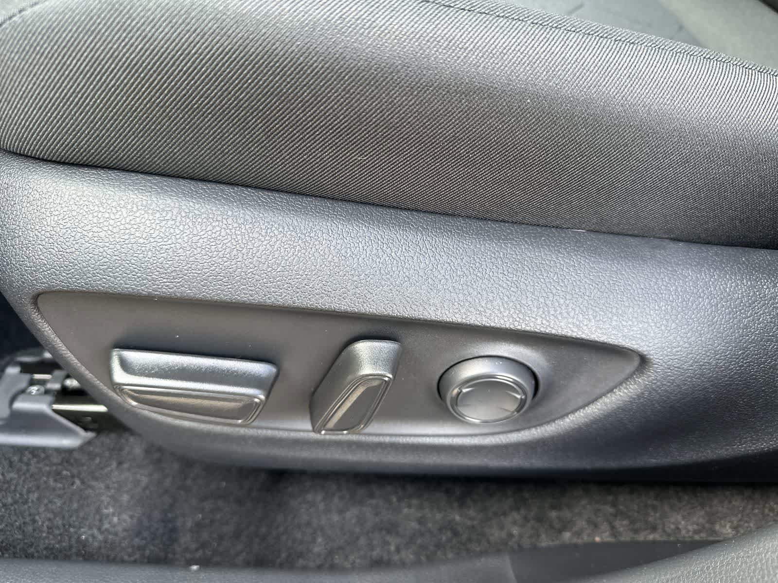 Thumbnail: 2025 Toyota RAV4 - 22