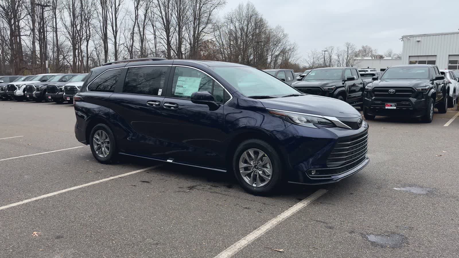 Thumbnail: 2026 Toyota Sienna - 2