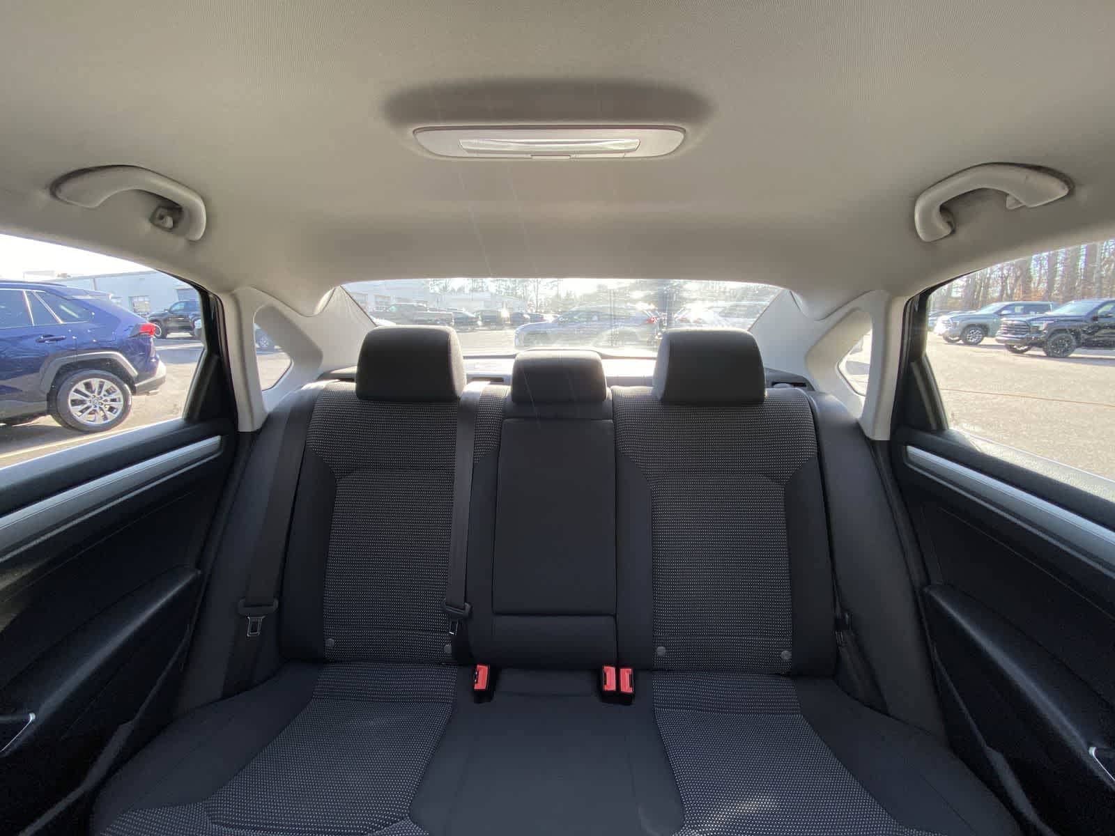 Thumbnail: 2016 Volkswagen Passat - 31