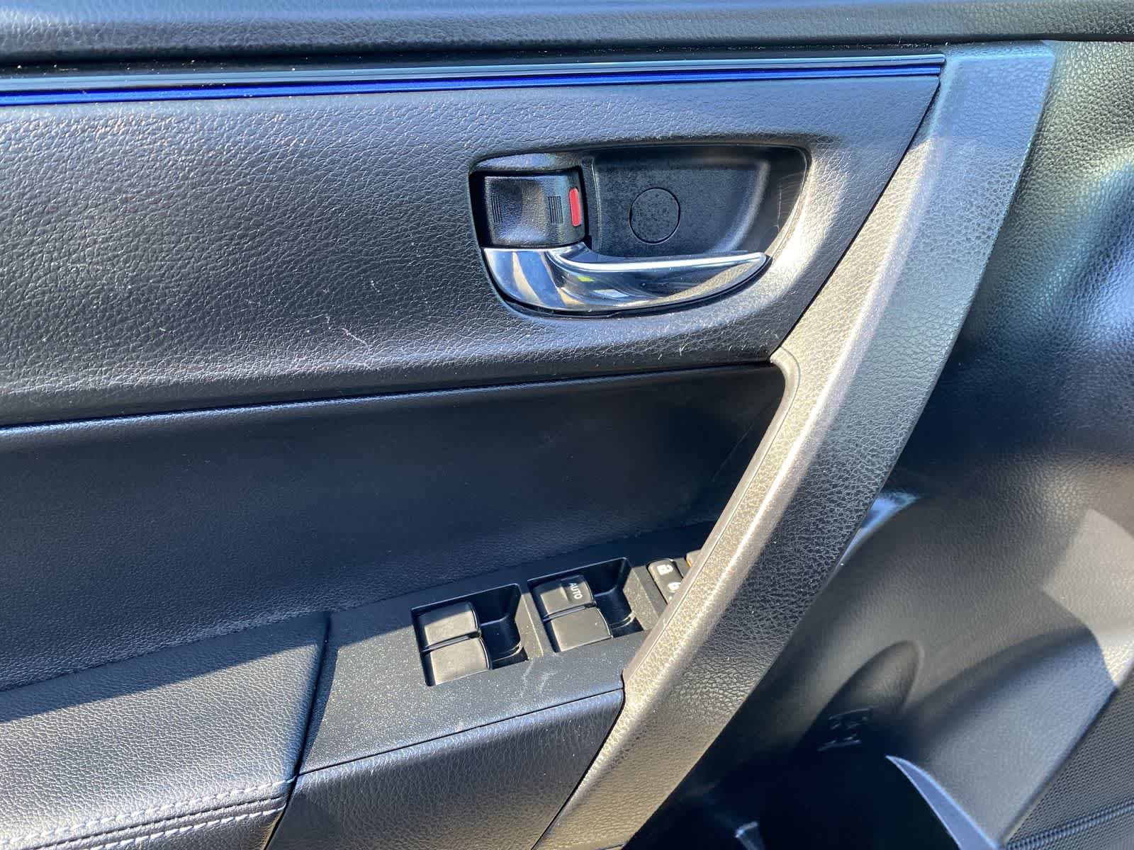 Thumbnail: 2018 Toyota Corolla - 18