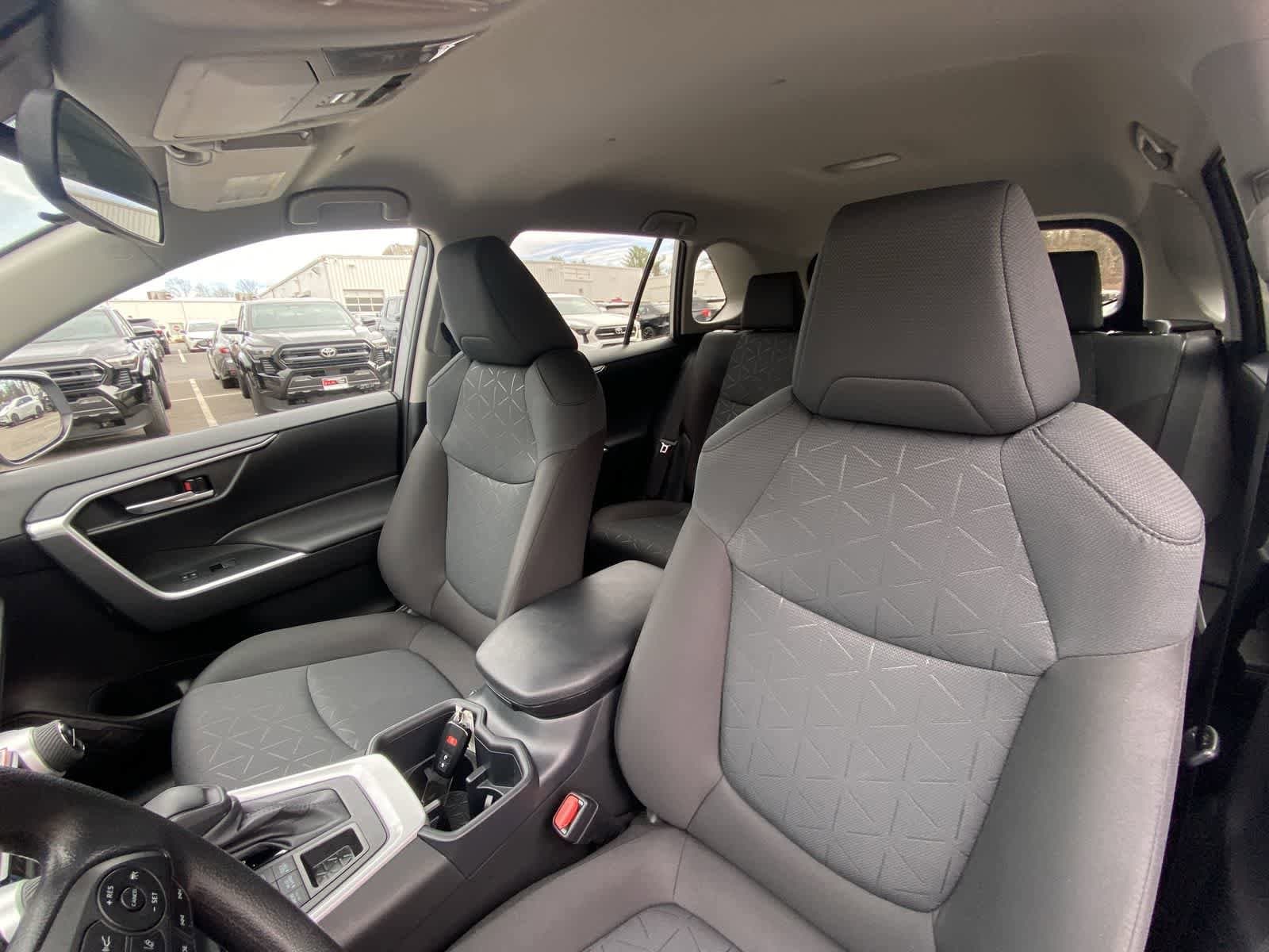 Thumbnail: 2025 Toyota RAV4 - 29