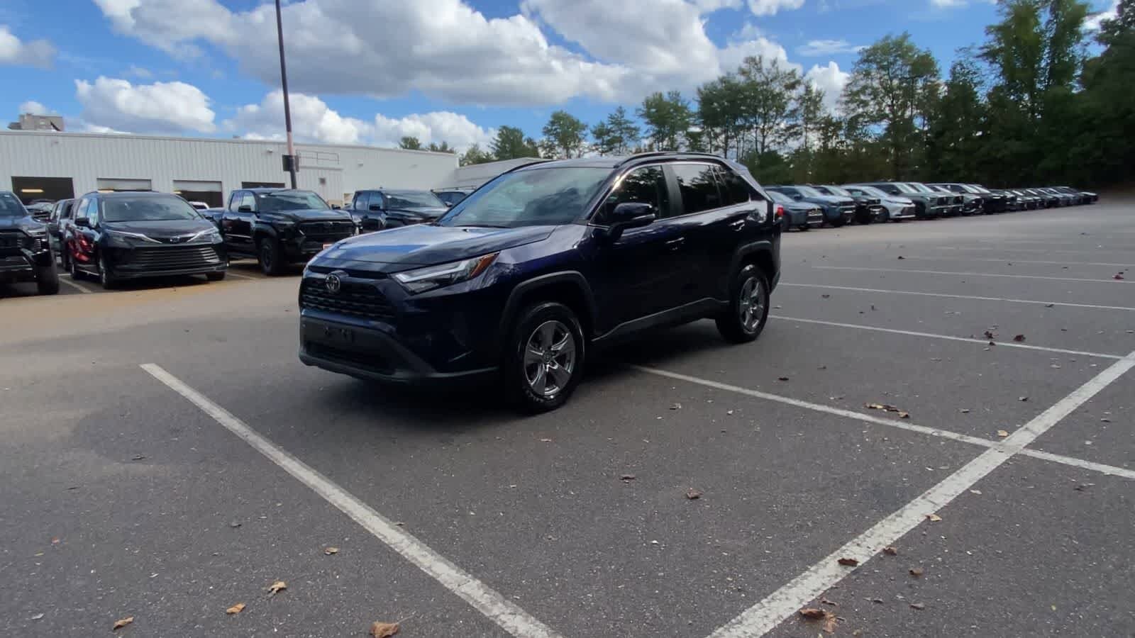 2024 Toyota RAV4 XLE photo 4