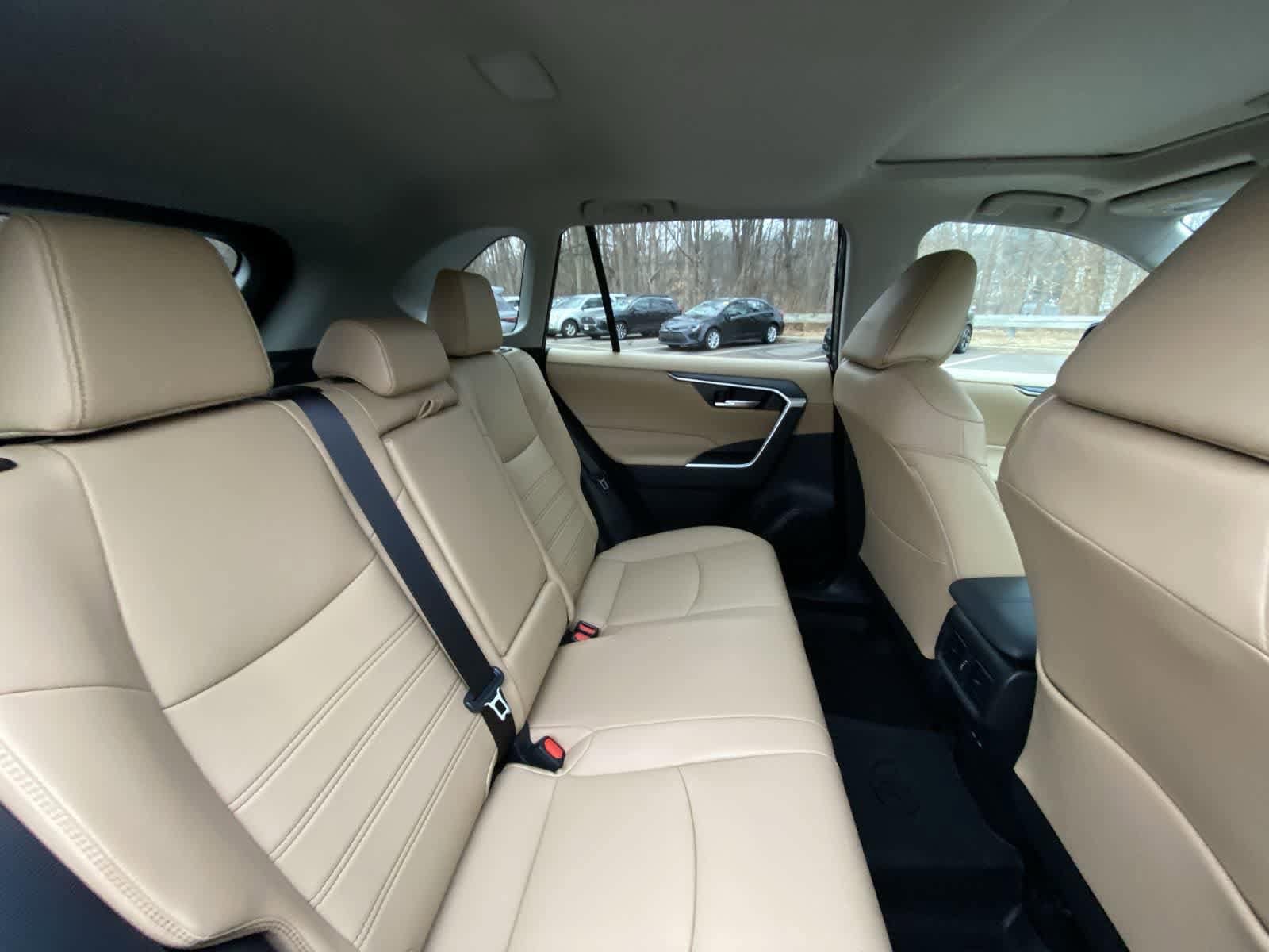 Thumbnail: 2025 Toyota RAV4 - 34