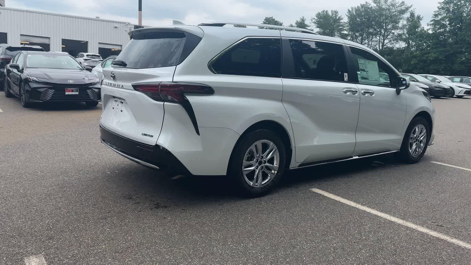 Thumbnail: 2026 Toyota Sienna - 8