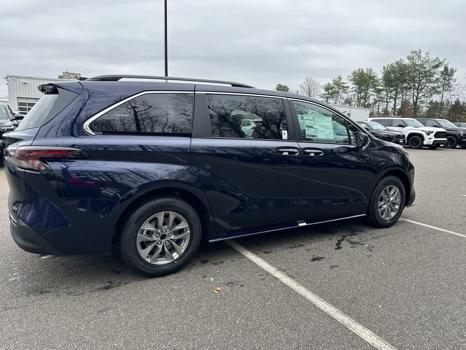 Thumbnail: 2026 Toyota Sienna - 22