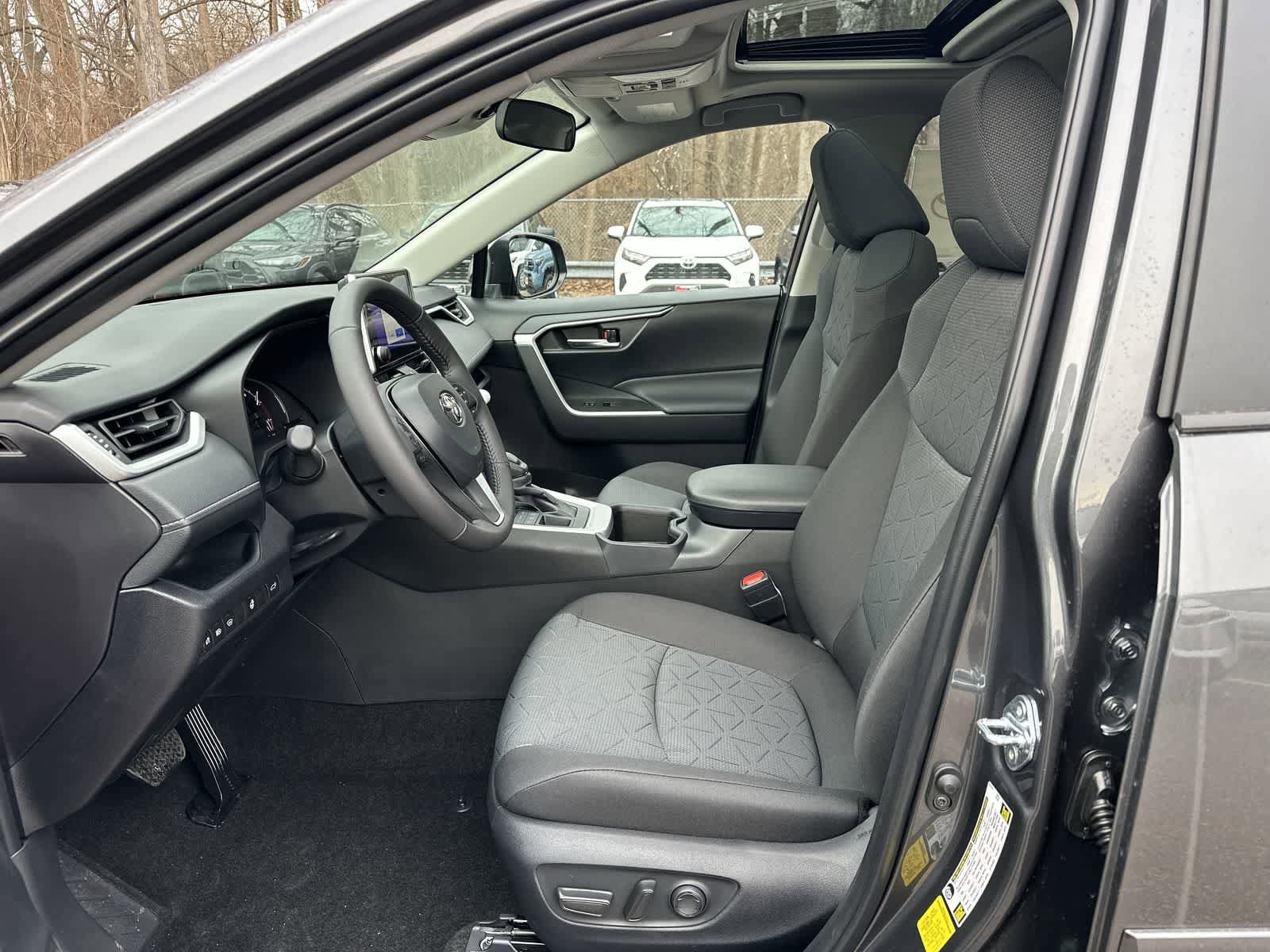 Thumbnail: 2025 Toyota RAV4 - 29