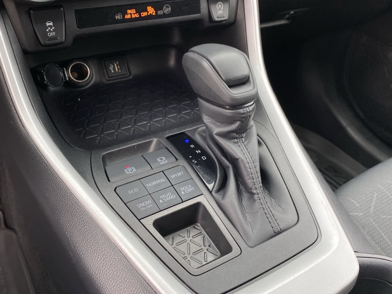 Thumbnail: 2025 Toyota RAV4 - 32