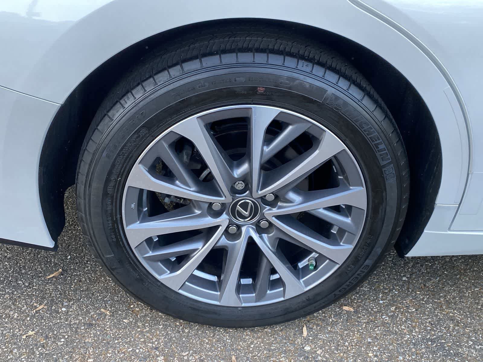 Thumbnail: 2022 Lexus ES - 19