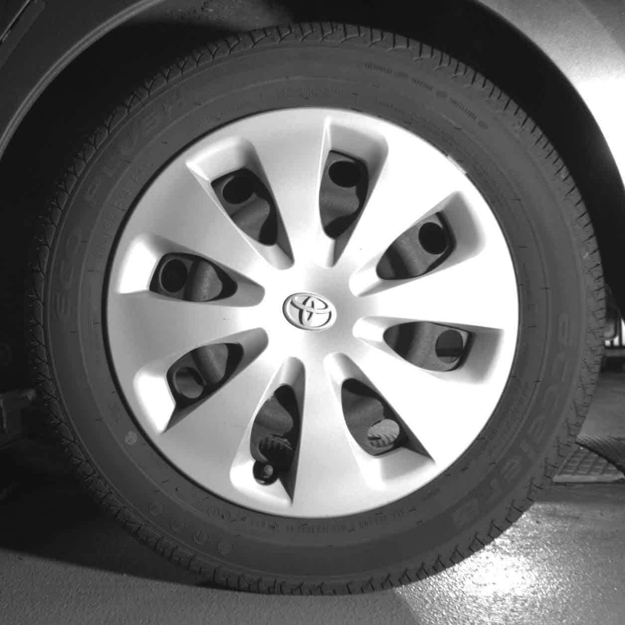 Thumbnail: 2012 Toyota Prius c - 12