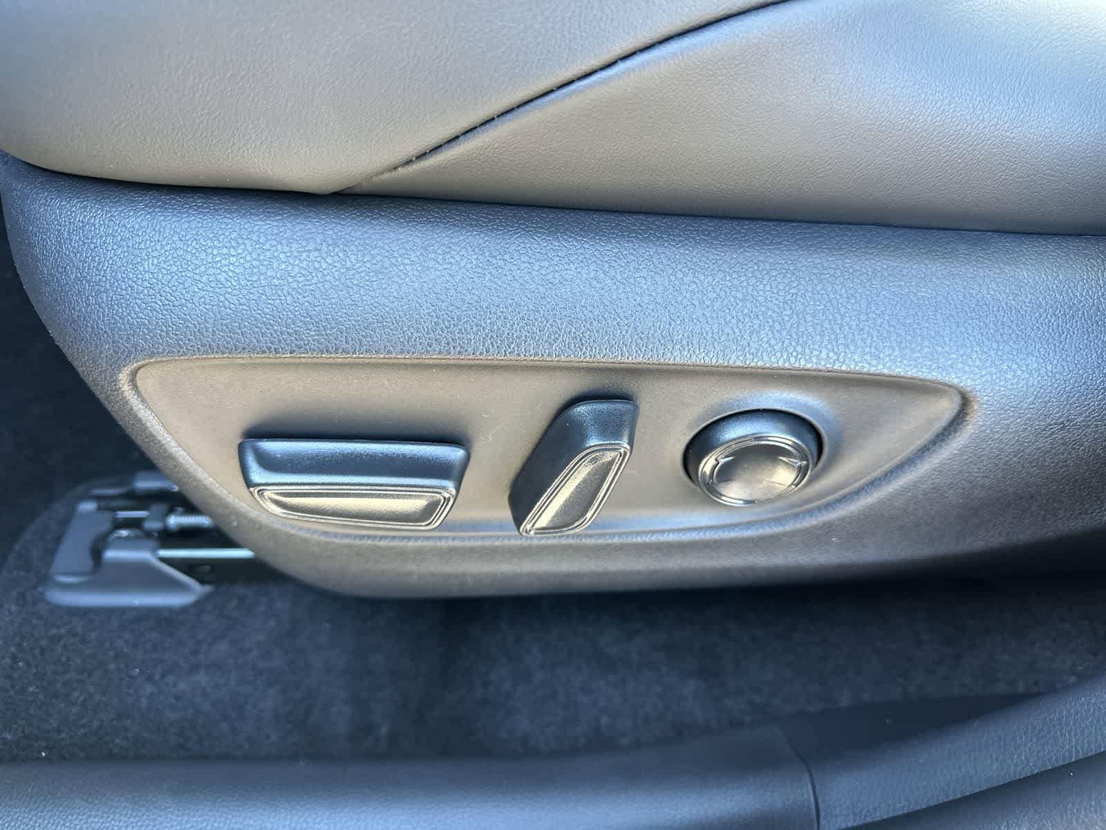 Thumbnail: 2025 Toyota RAV4 - 31