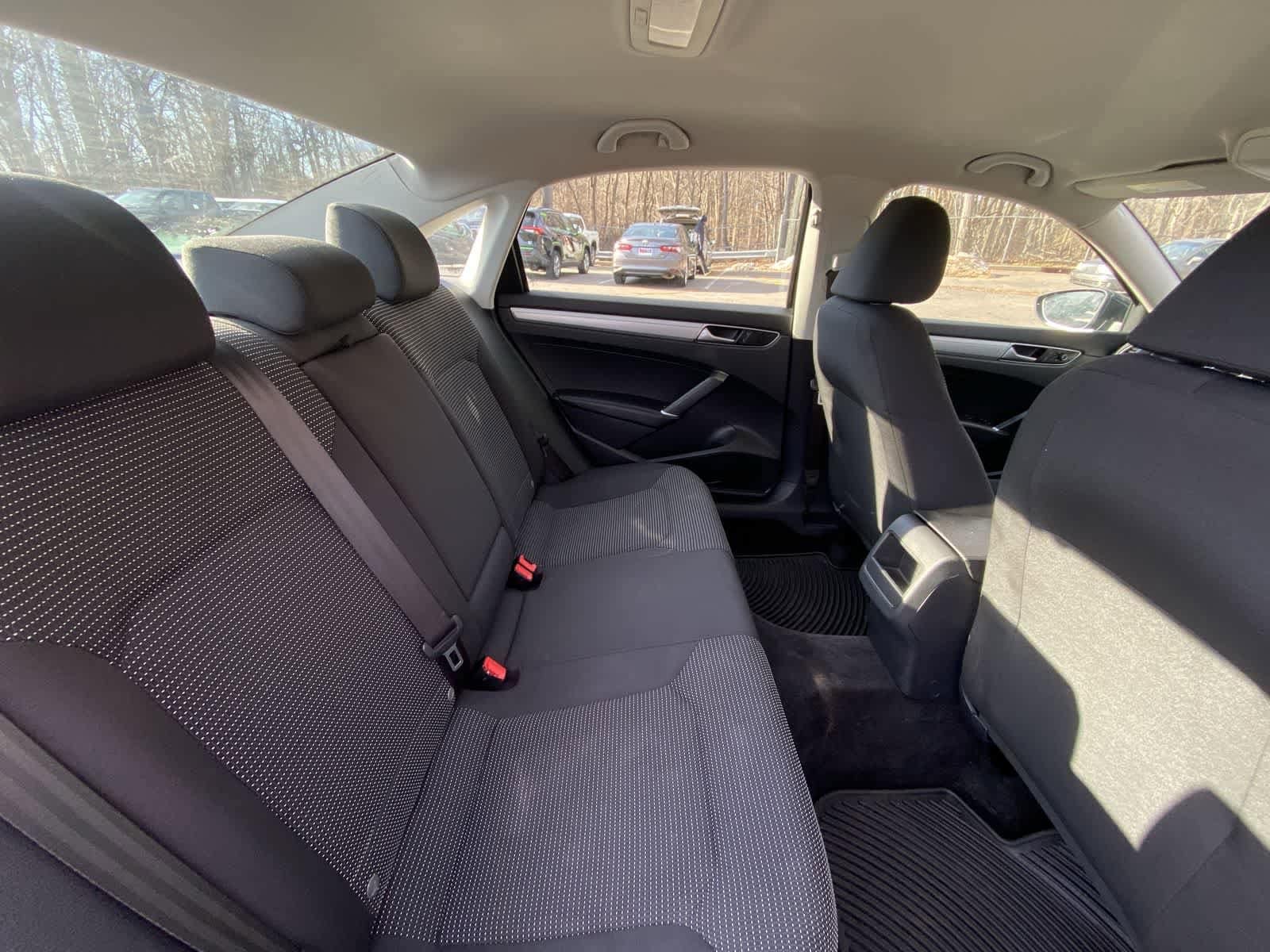 Thumbnail: 2016 Volkswagen Passat - 30