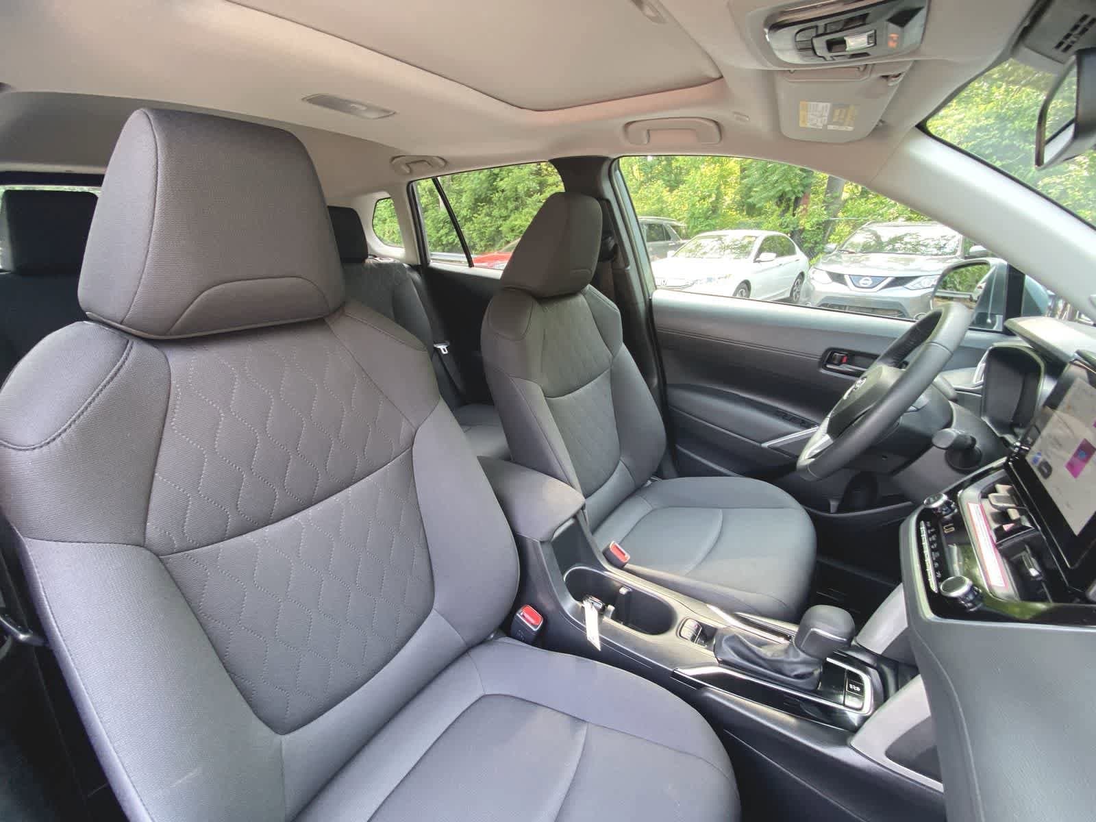 2024 Toyota Corolla Cross LE 22