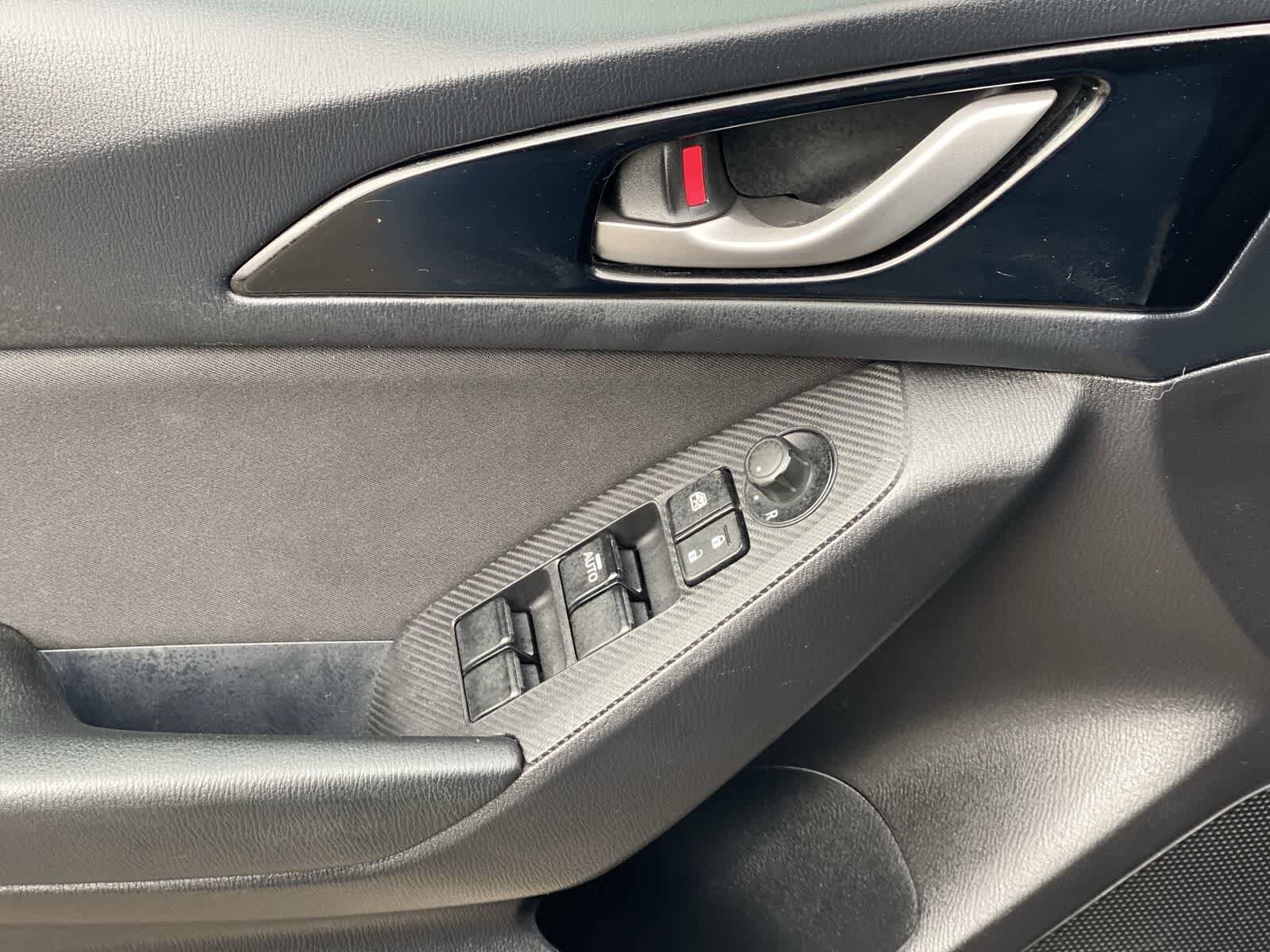 Thumbnail: 2016 Mazda Mazda3 - 21