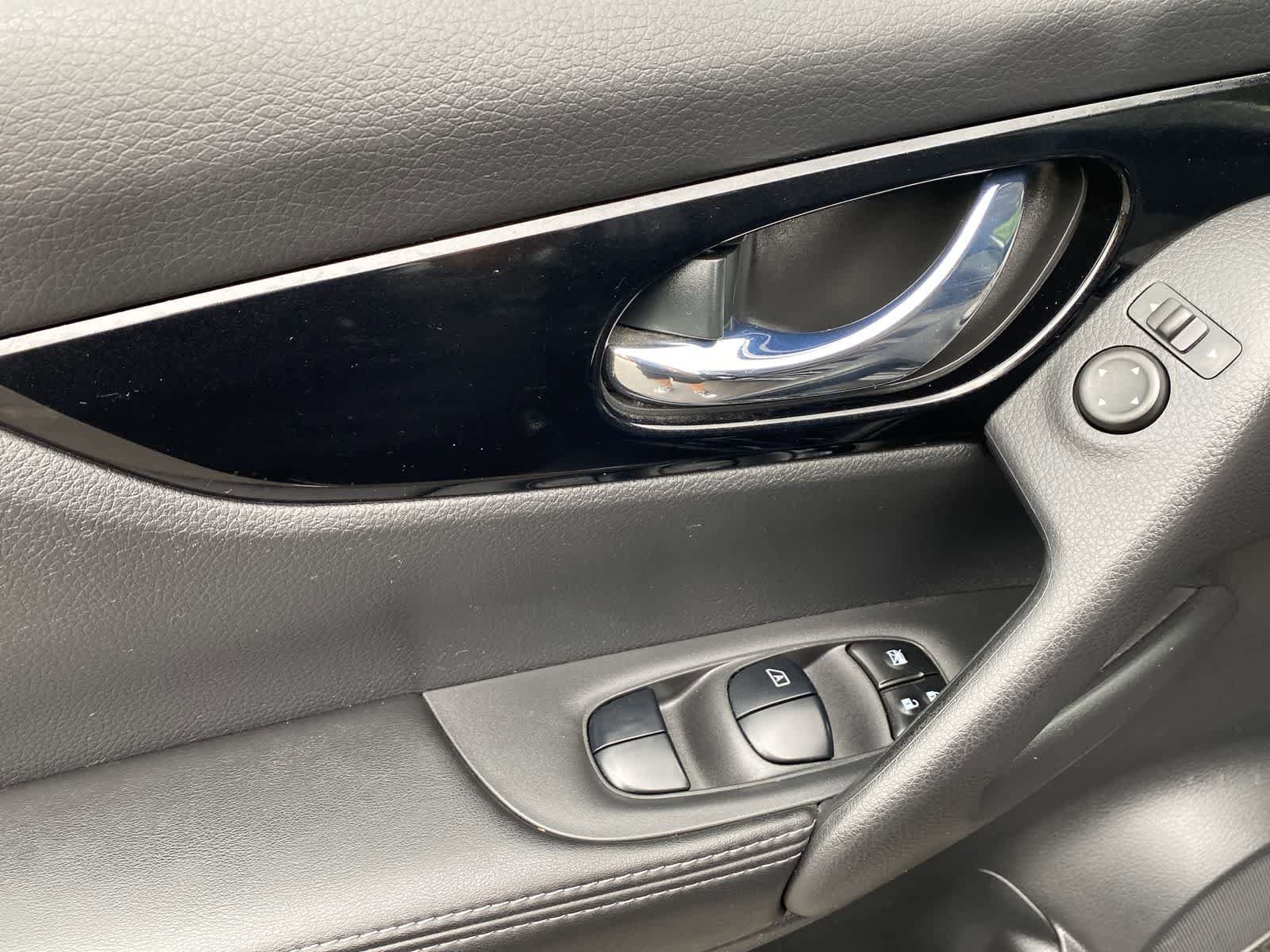 Thumbnail: 2019 Nissan Rogue Sport - 15