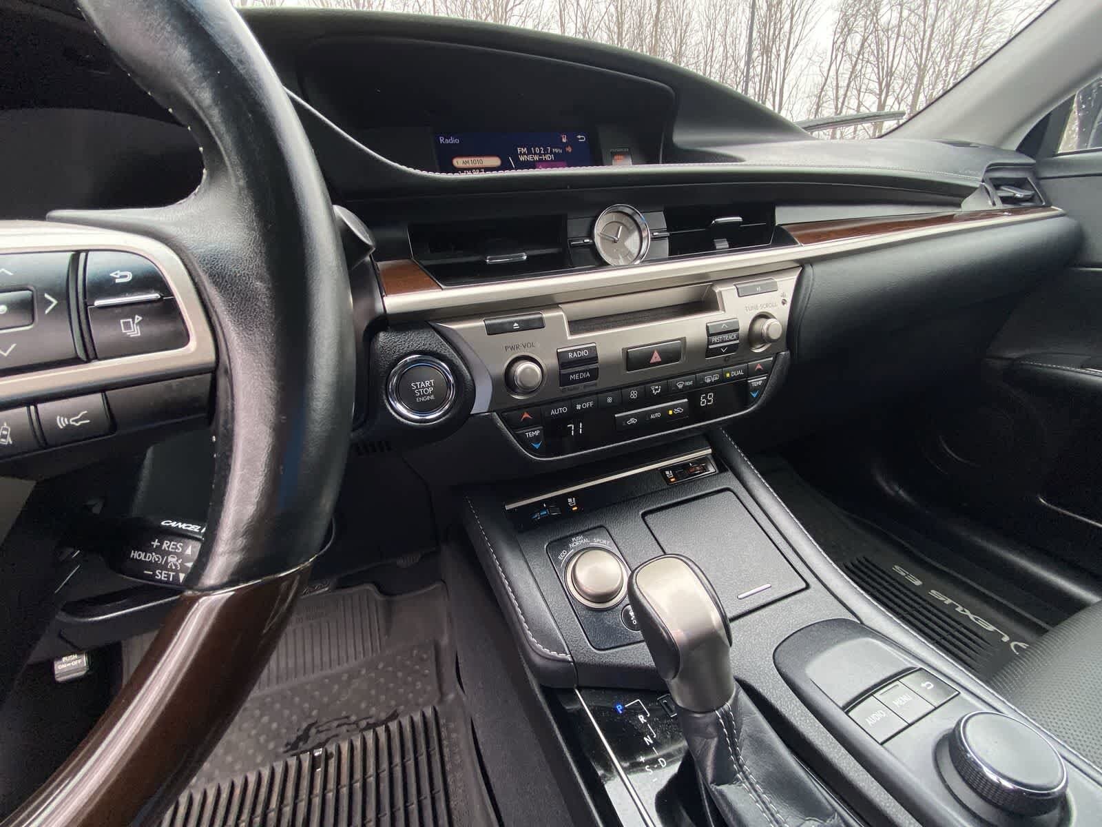 Thumbnail: 2018 Lexus ES - 23